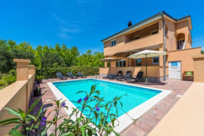 Nelly Apartments, Privlaka